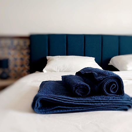 Rooms 10 Mins Walk From Train Station! Agualva-Cacem Екстериор снимка