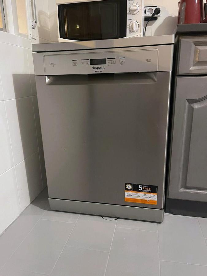Rooms 10 Mins Walk From Train Station! Agualva-Cacem Екстериор снимка