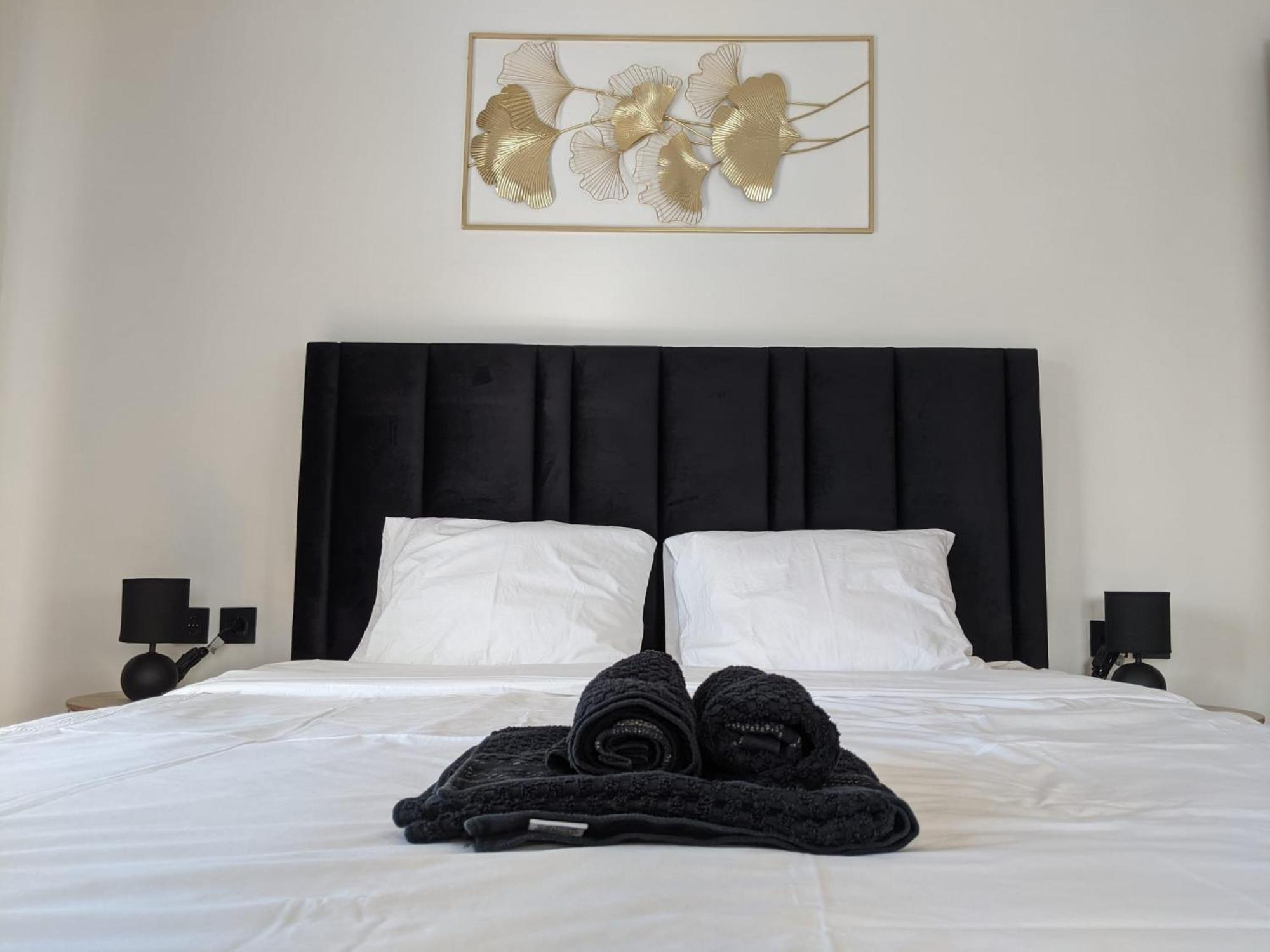 Rooms 10 Mins Walk From Train Station! Agualva-Cacem Екстериор снимка