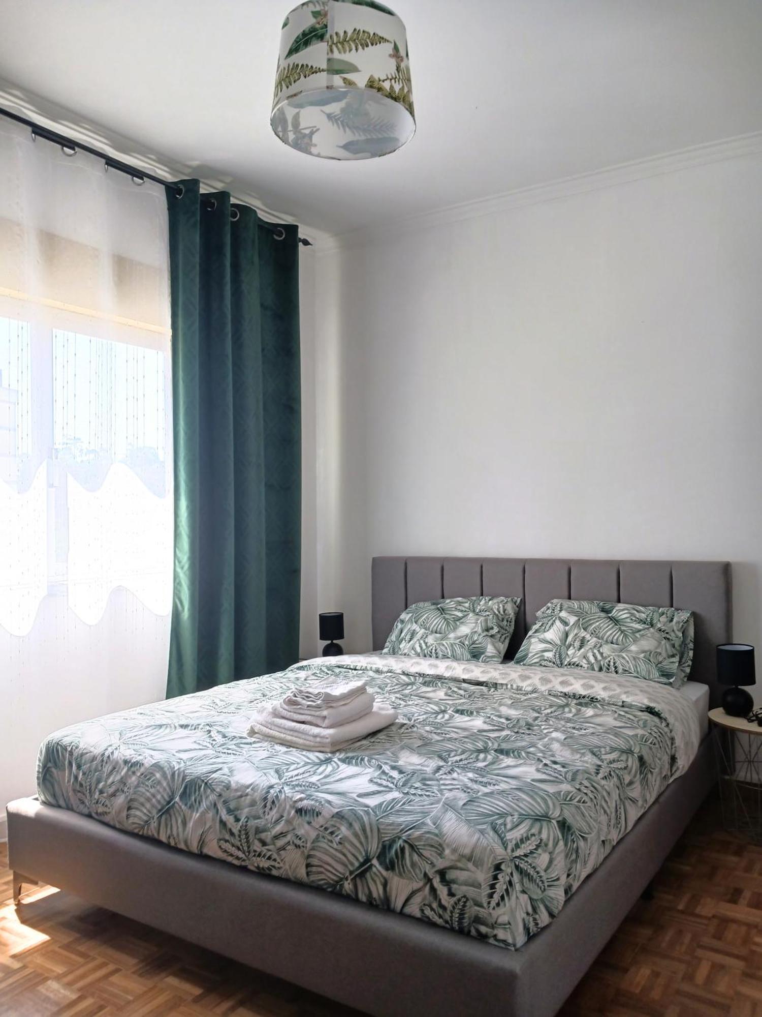 Rooms 10 Mins Walk From Train Station! Agualva-Cacem Екстериор снимка