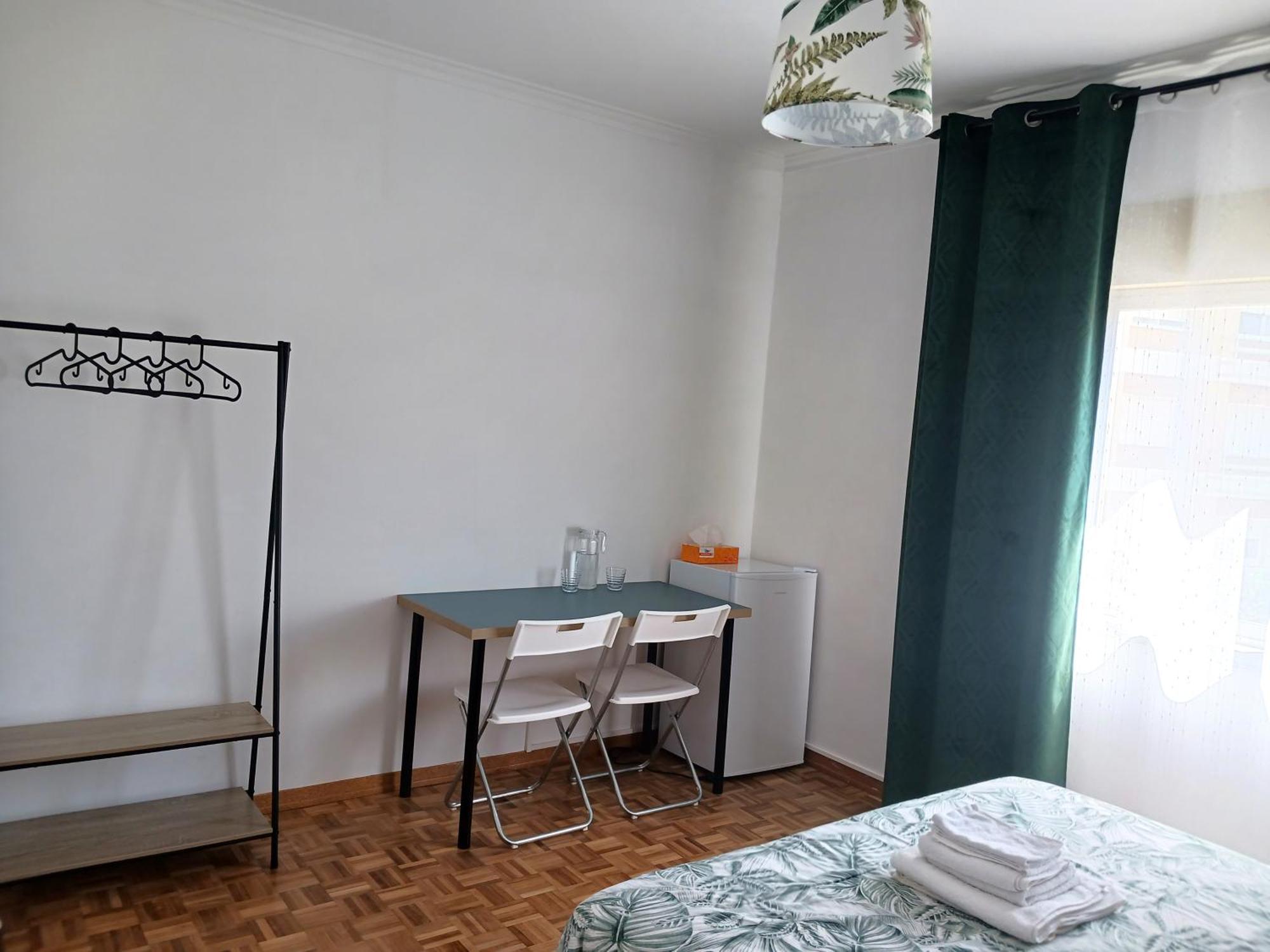 Rooms 10 Mins Walk From Train Station! Agualva-Cacem Екстериор снимка