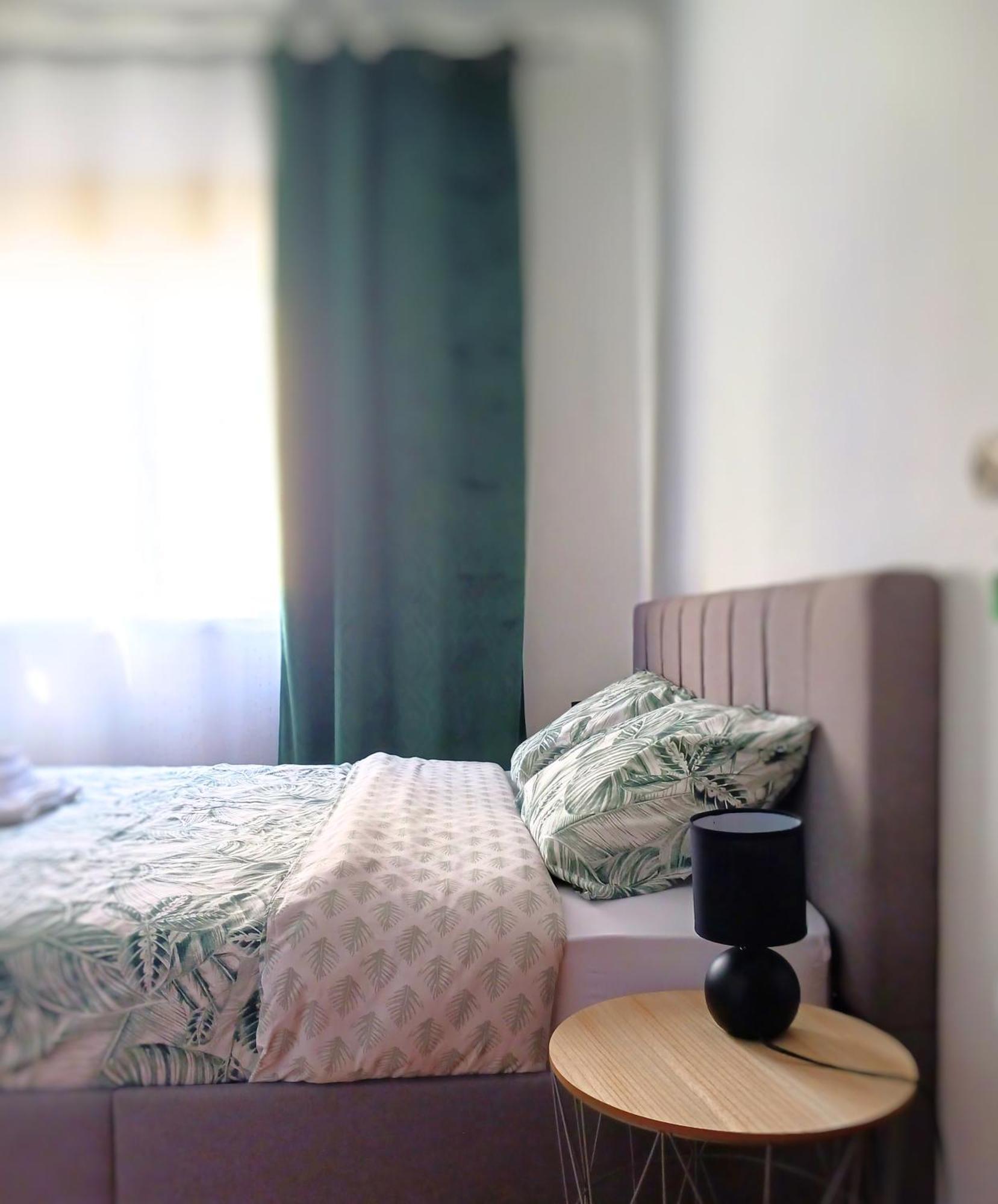 Rooms 10 Mins Walk From Train Station! Agualva-Cacem Екстериор снимка