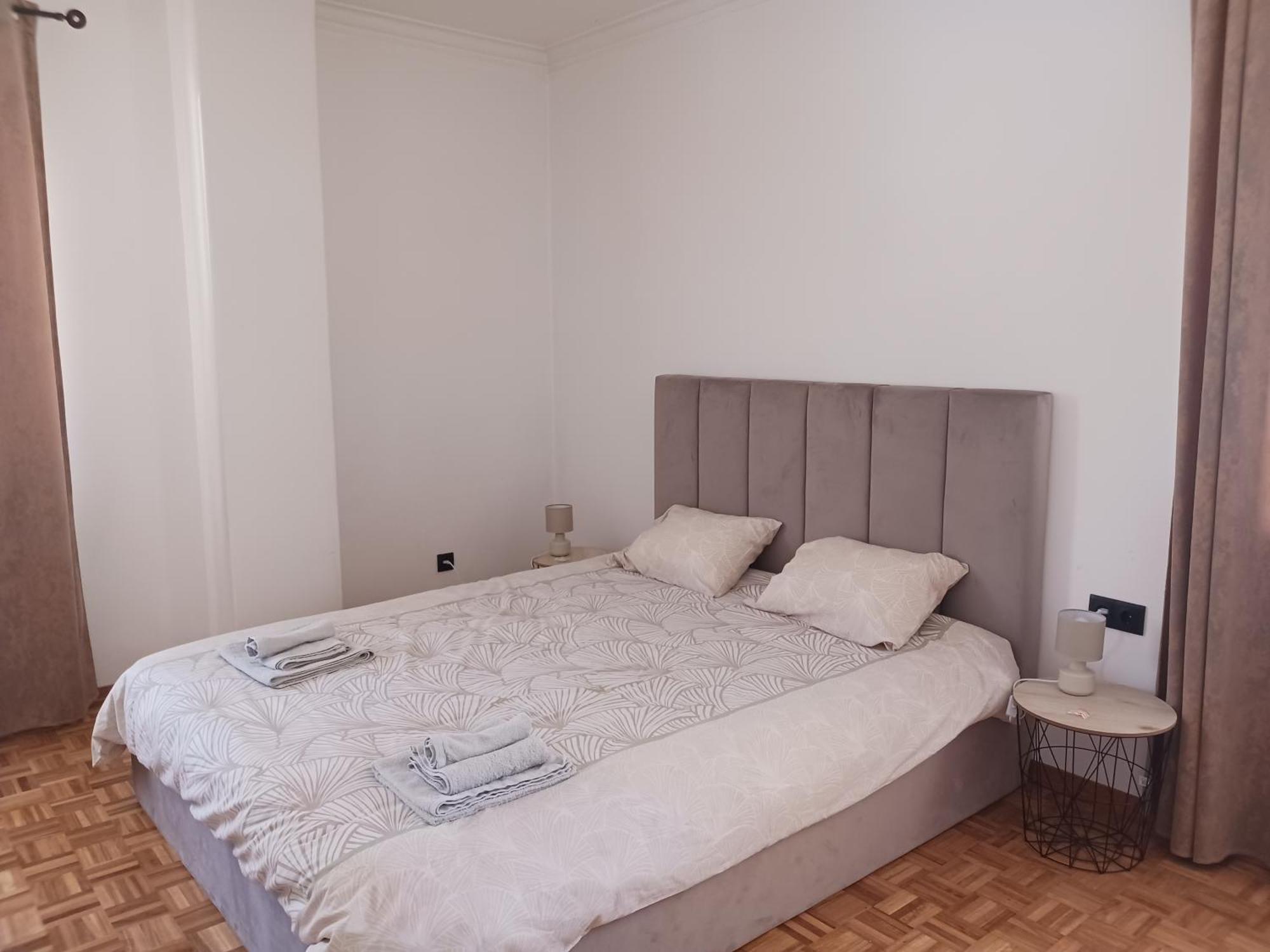 Rooms 10 Mins Walk From Train Station! Agualva-Cacem Екстериор снимка