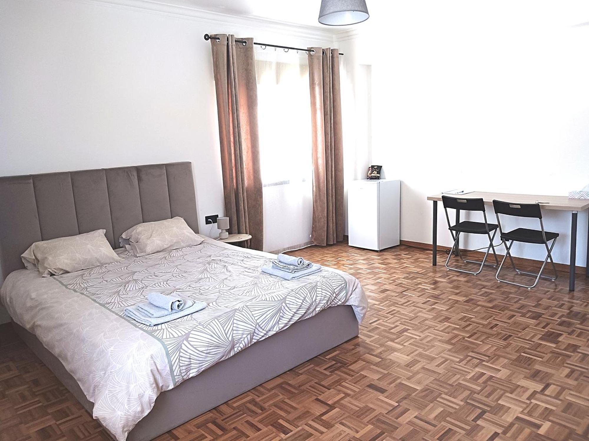 Rooms 10 Mins Walk From Train Station! Agualva-Cacem Екстериор снимка
