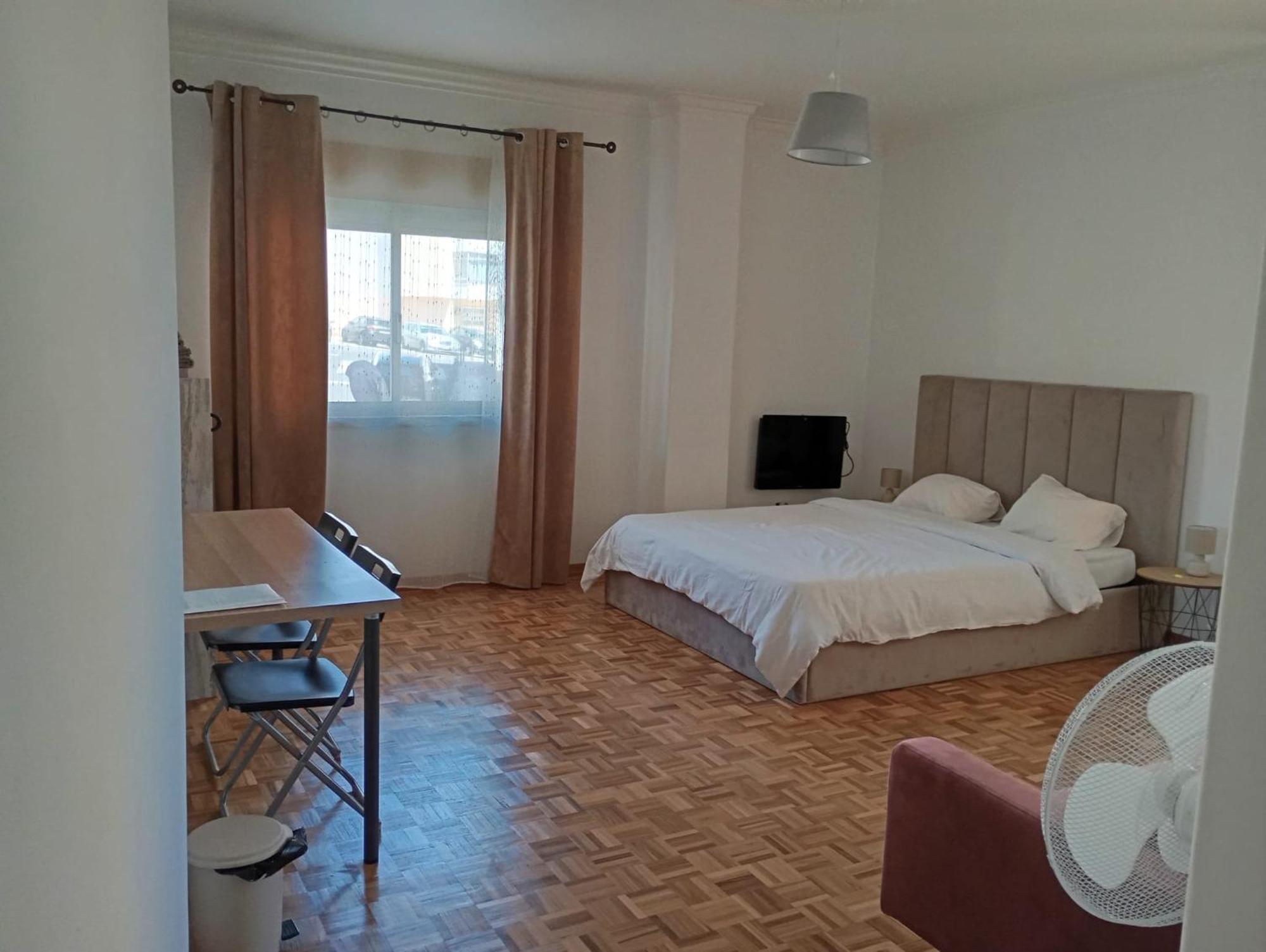 Rooms 10 Mins Walk From Train Station! Agualva-Cacem Екстериор снимка