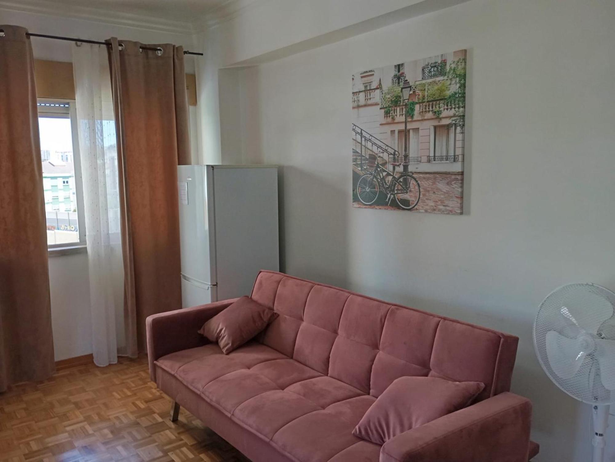 Rooms 10 Mins Walk From Train Station! Agualva-Cacem Екстериор снимка