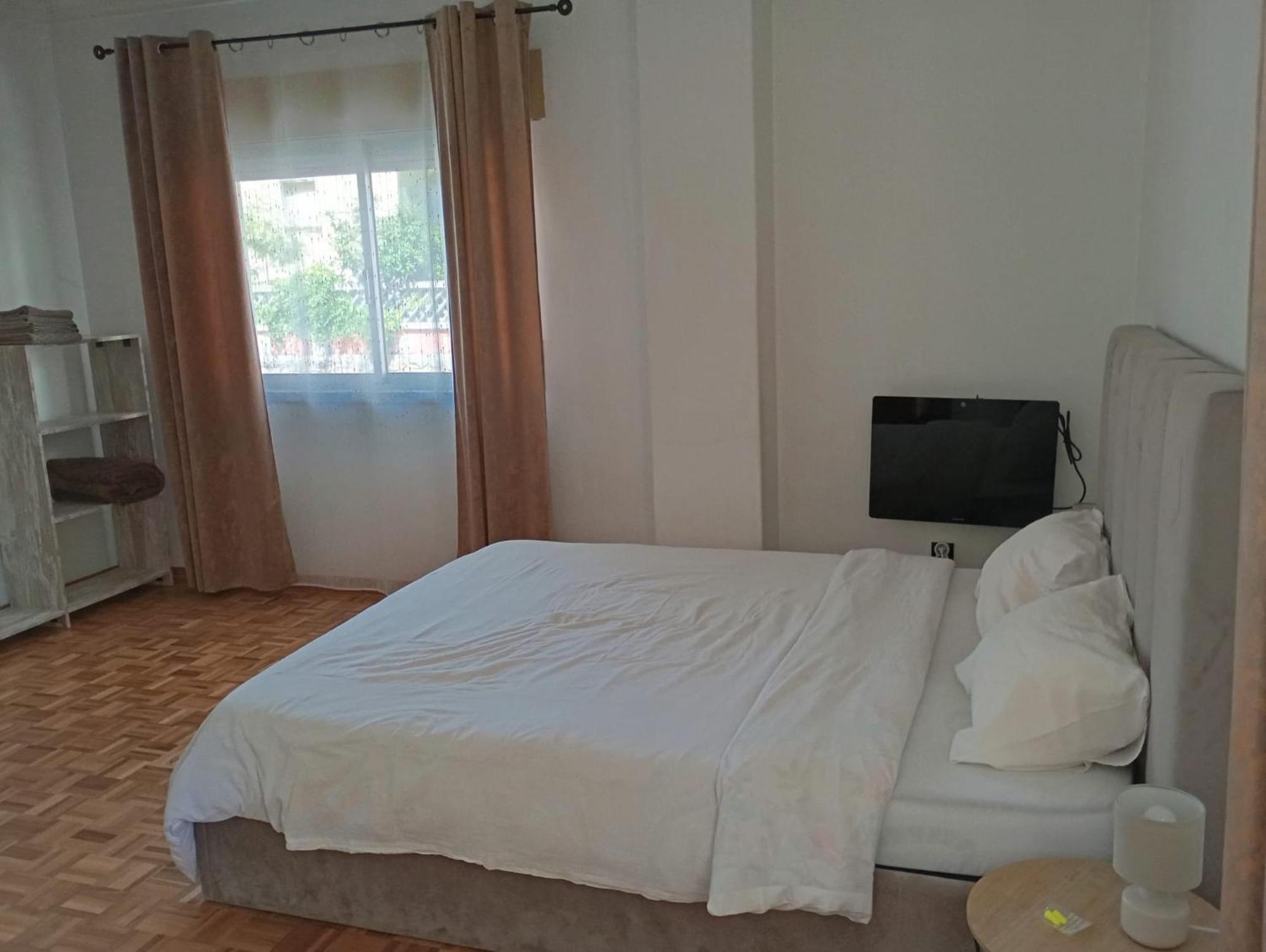 Rooms 10 Mins Walk From Train Station! Agualva-Cacem Екстериор снимка